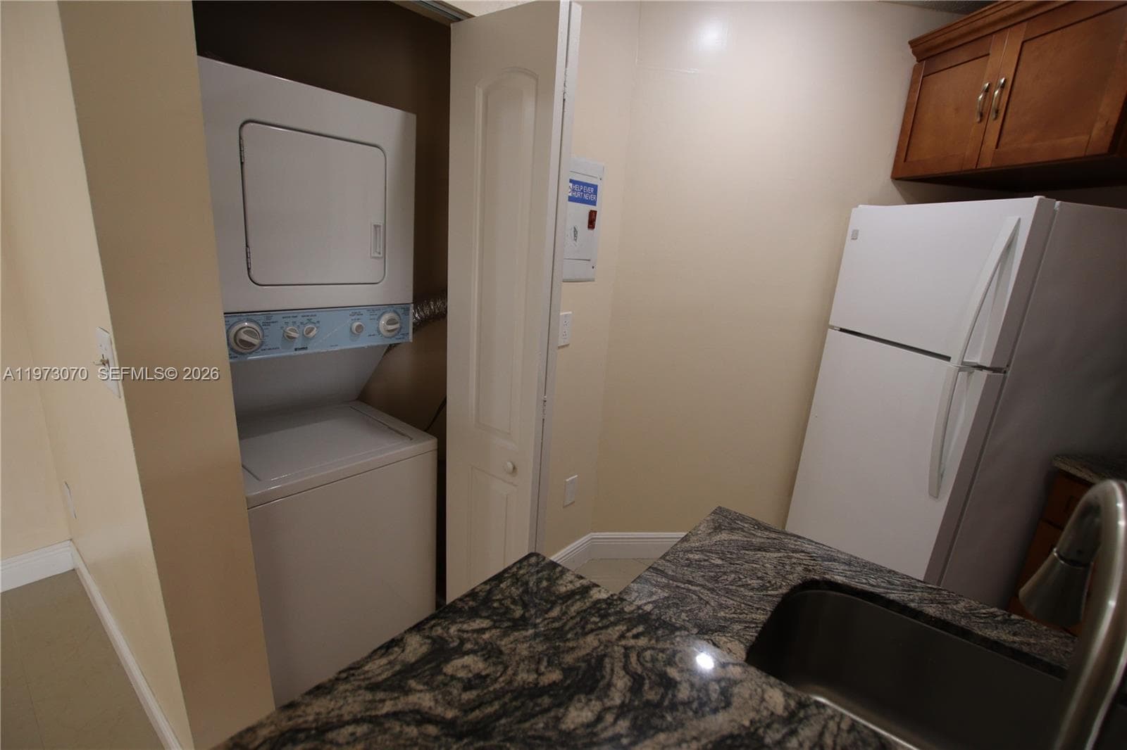 690 W Park Dr # 204, Miami FL 33172 — 17