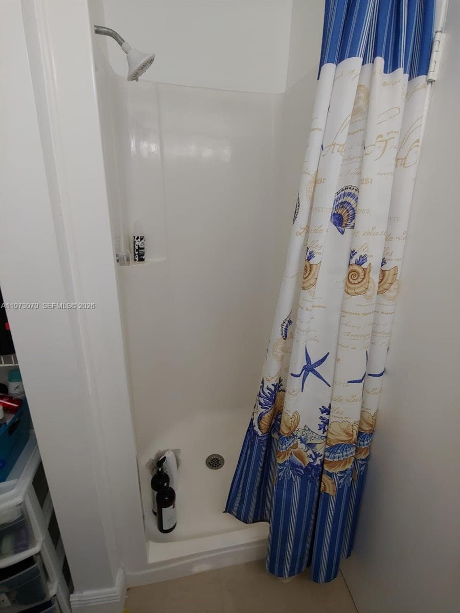 690 W Park Dr # 204, Miami FL 33172 — 43
