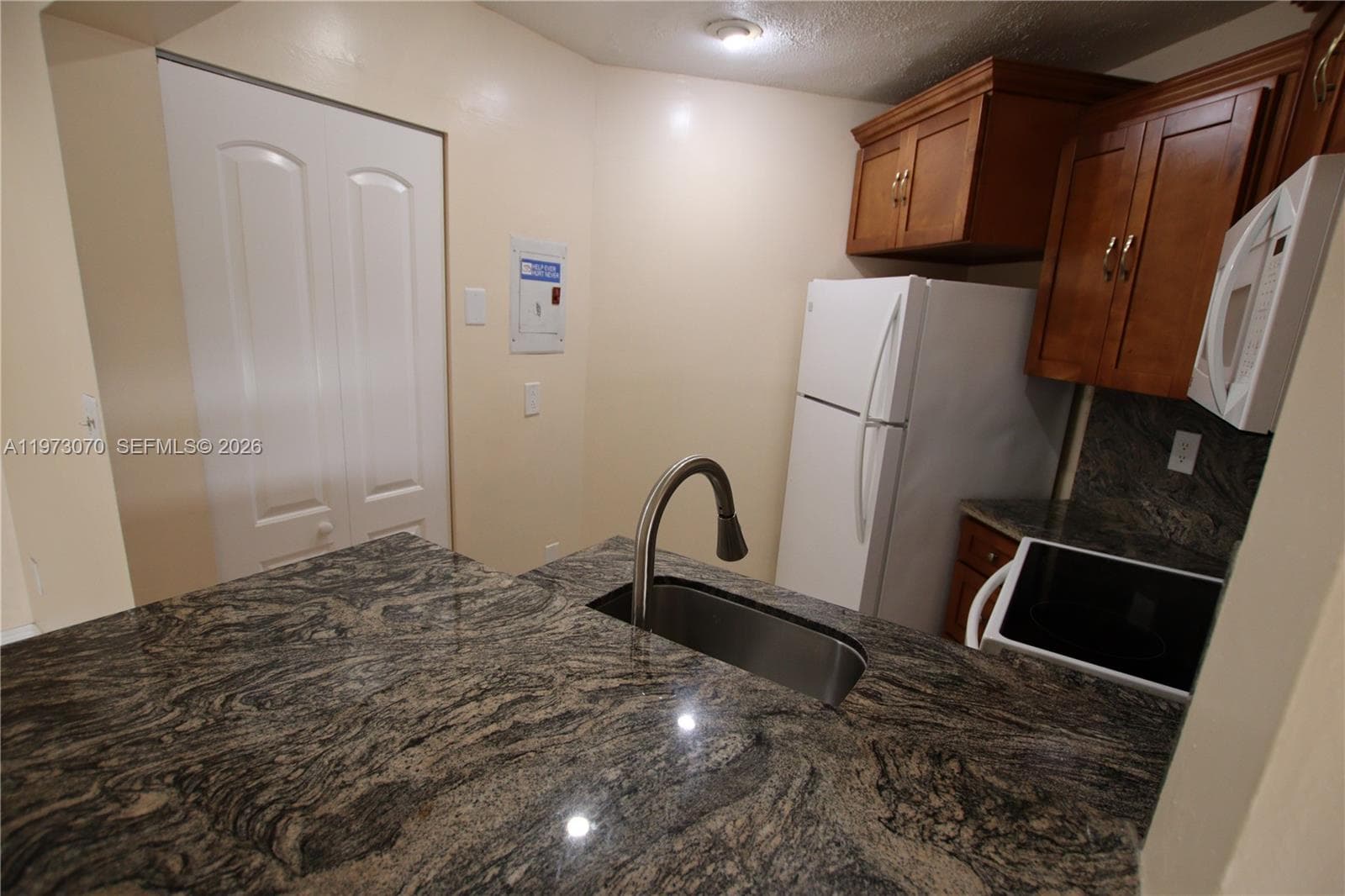 690 W Park Dr # 204, Miami FL 33172 — 16