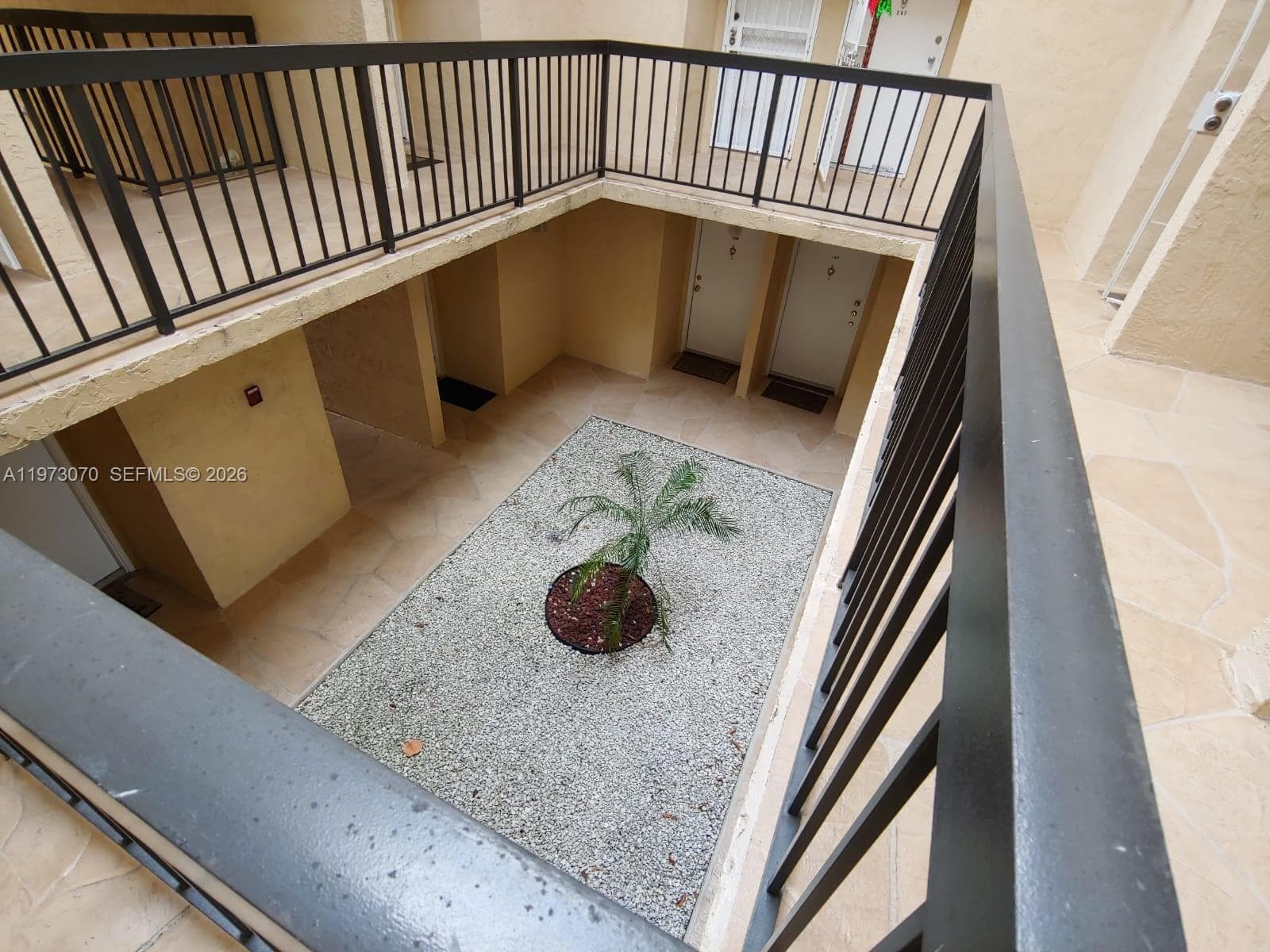 690 W Park Dr # 204, Miami FL 33172 — 53