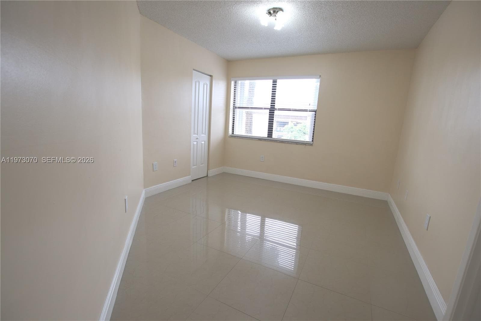 690 W Park Dr # 204, Miami FL 33172 — 26