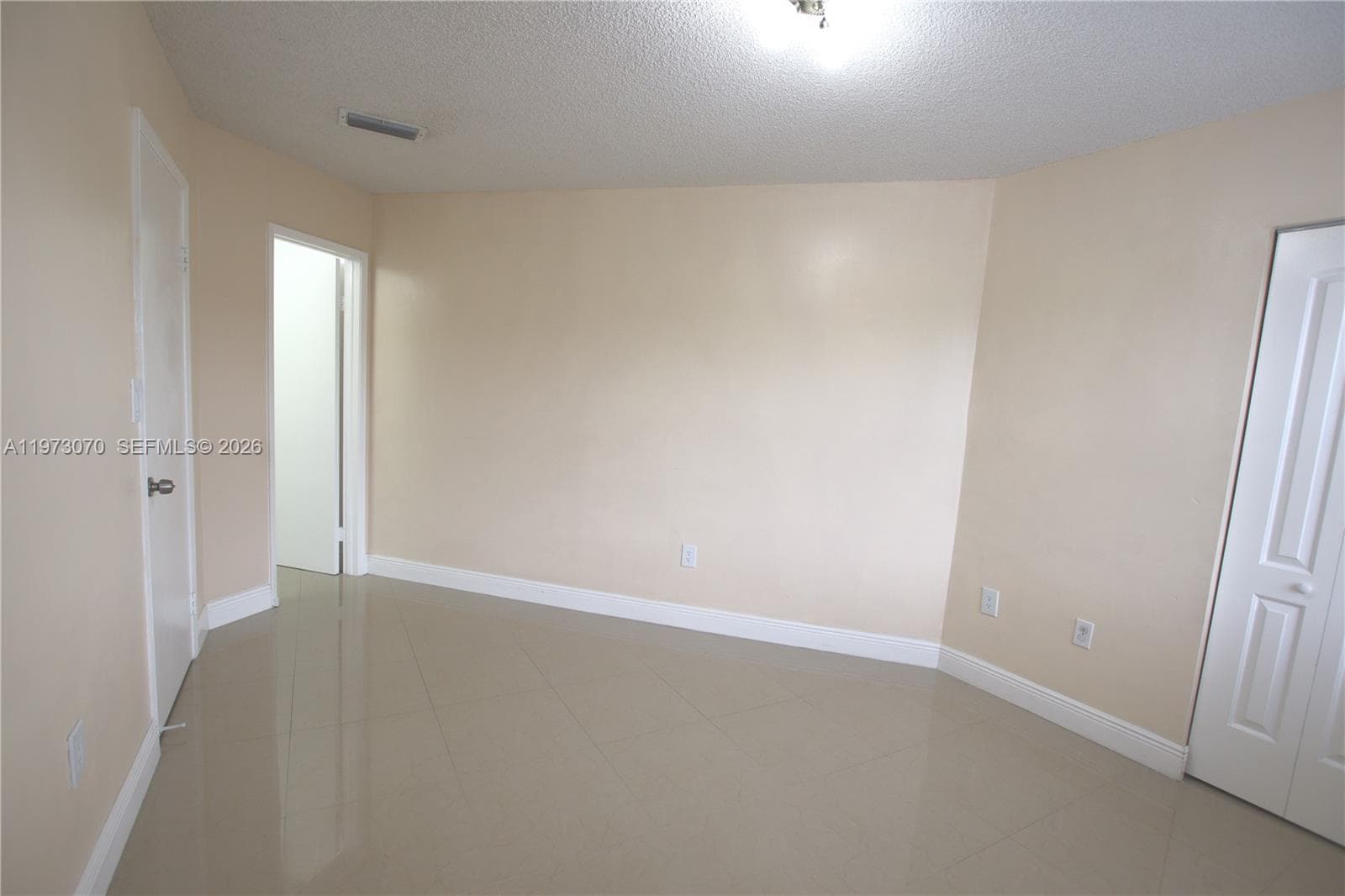 690 W Park Dr # 204, Miami FL 33172 — 28