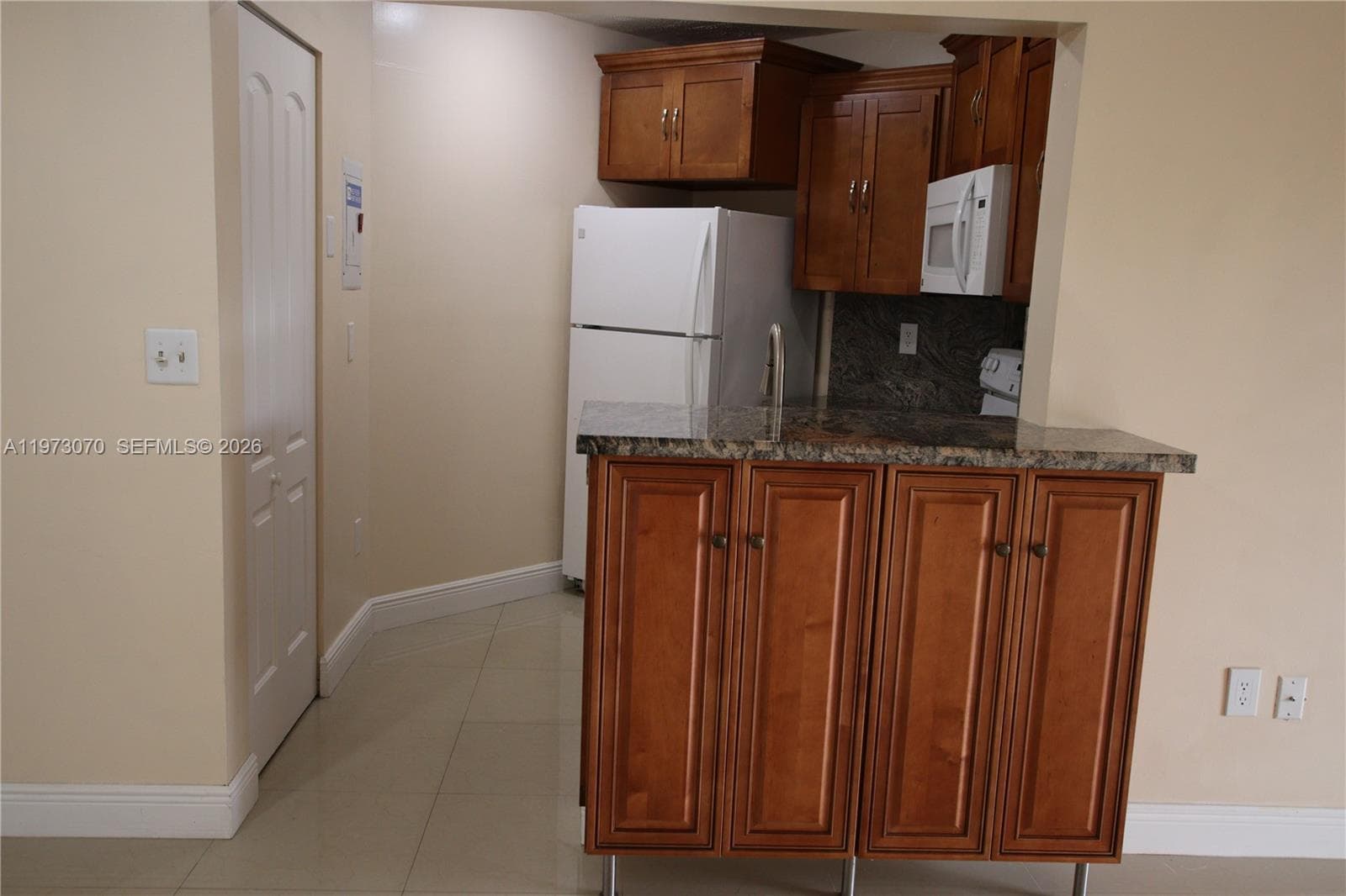 690 W Park Dr # 204, Miami FL 33172 — 9