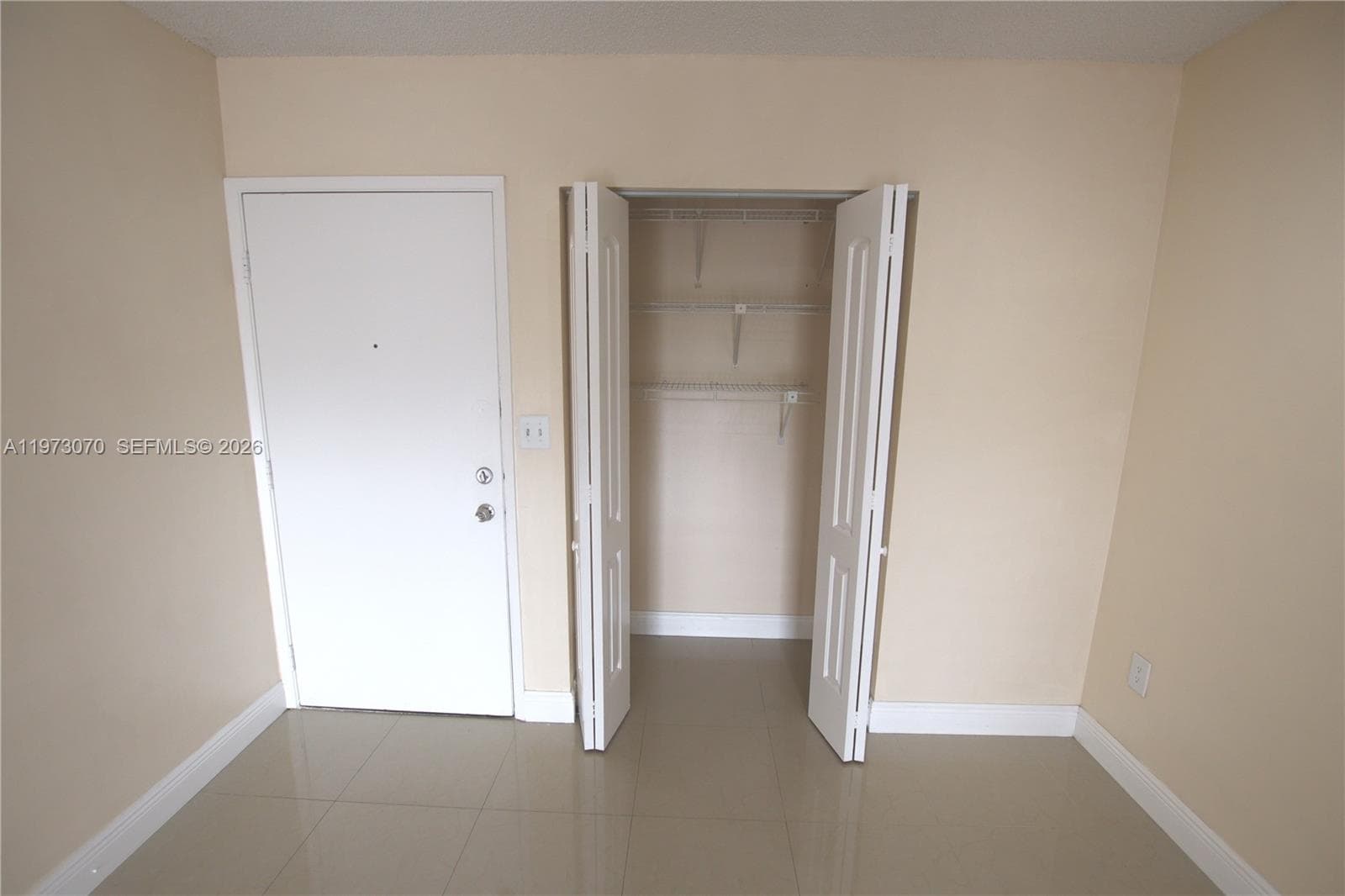 690 W Park Dr # 204, Miami FL 33172 — 24