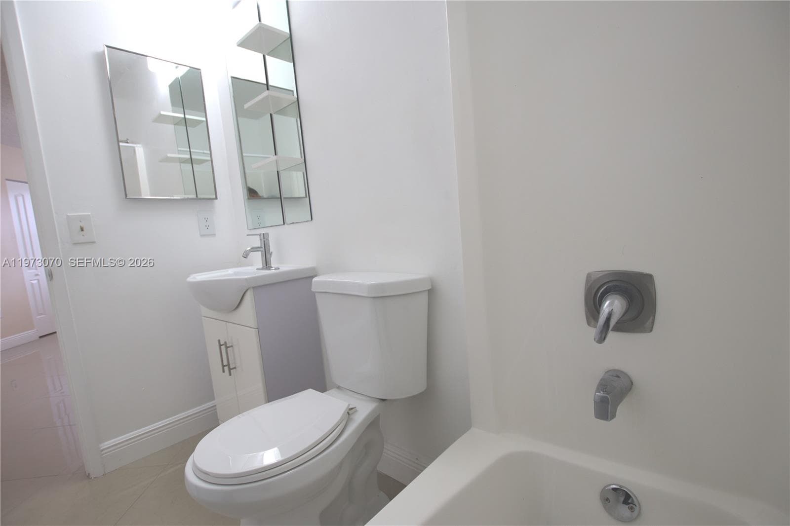 690 W Park Dr # 204, Miami FL 33172 — 34