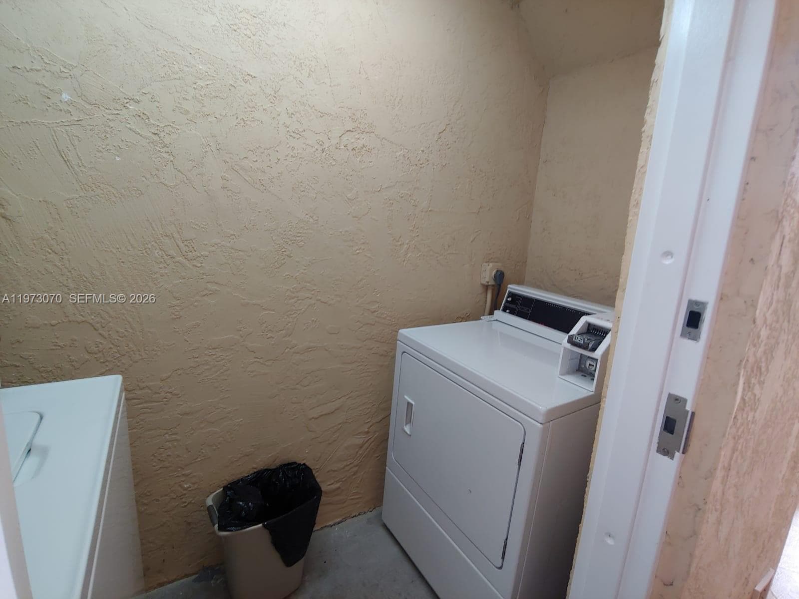690 W Park Dr # 204, Miami FL 33172 — 61