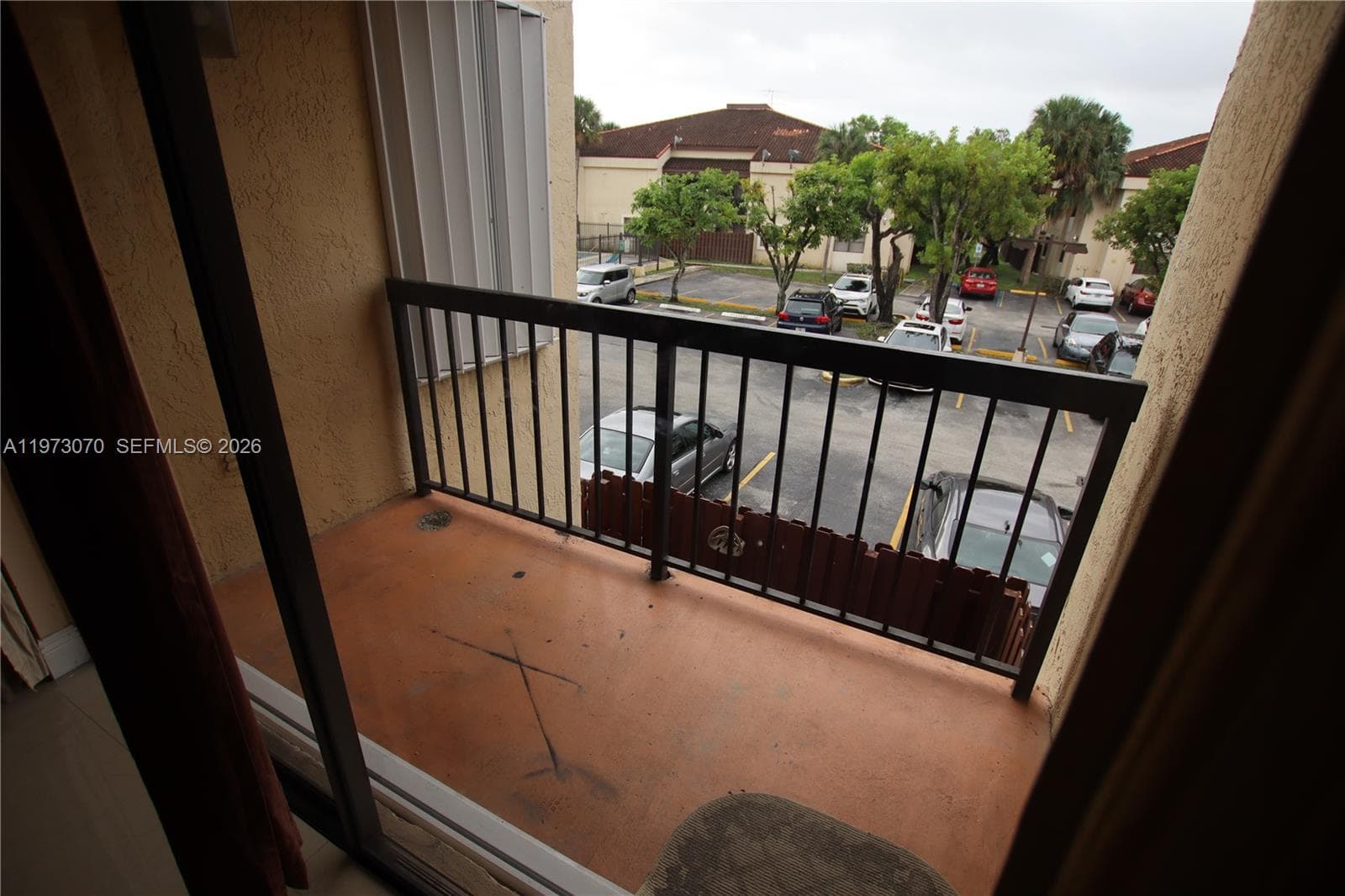 690 W Park Dr # 204, Miami FL 33172 — 45
