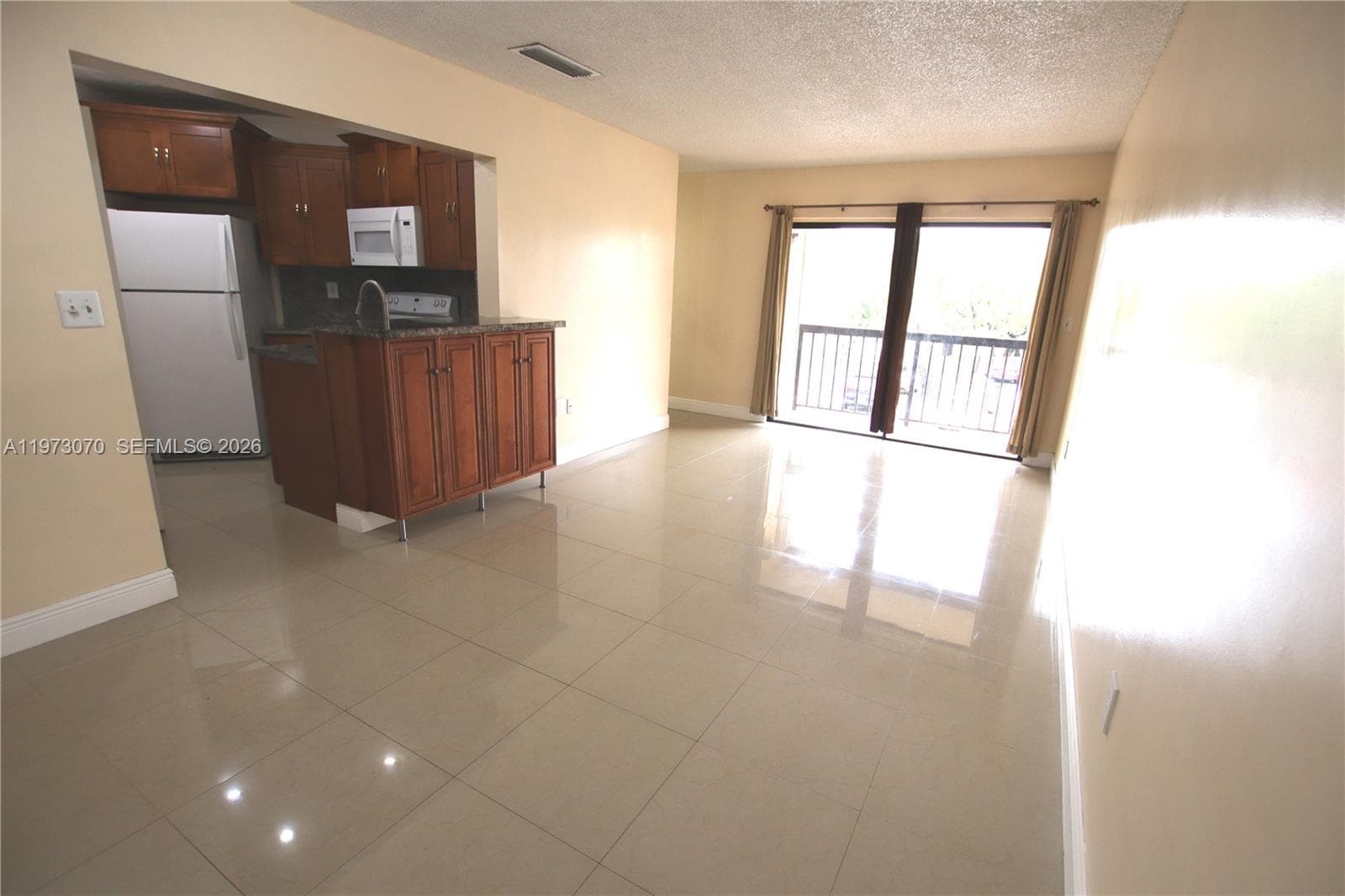 690 W Park Dr # 204, Miami FL 33172 — 18