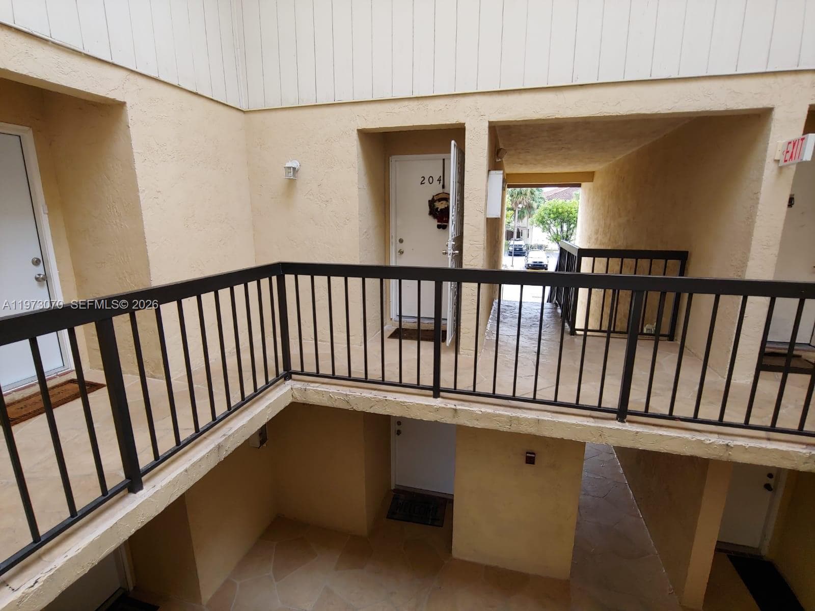 690 W Park Dr # 204, Miami FL 33172 — 51