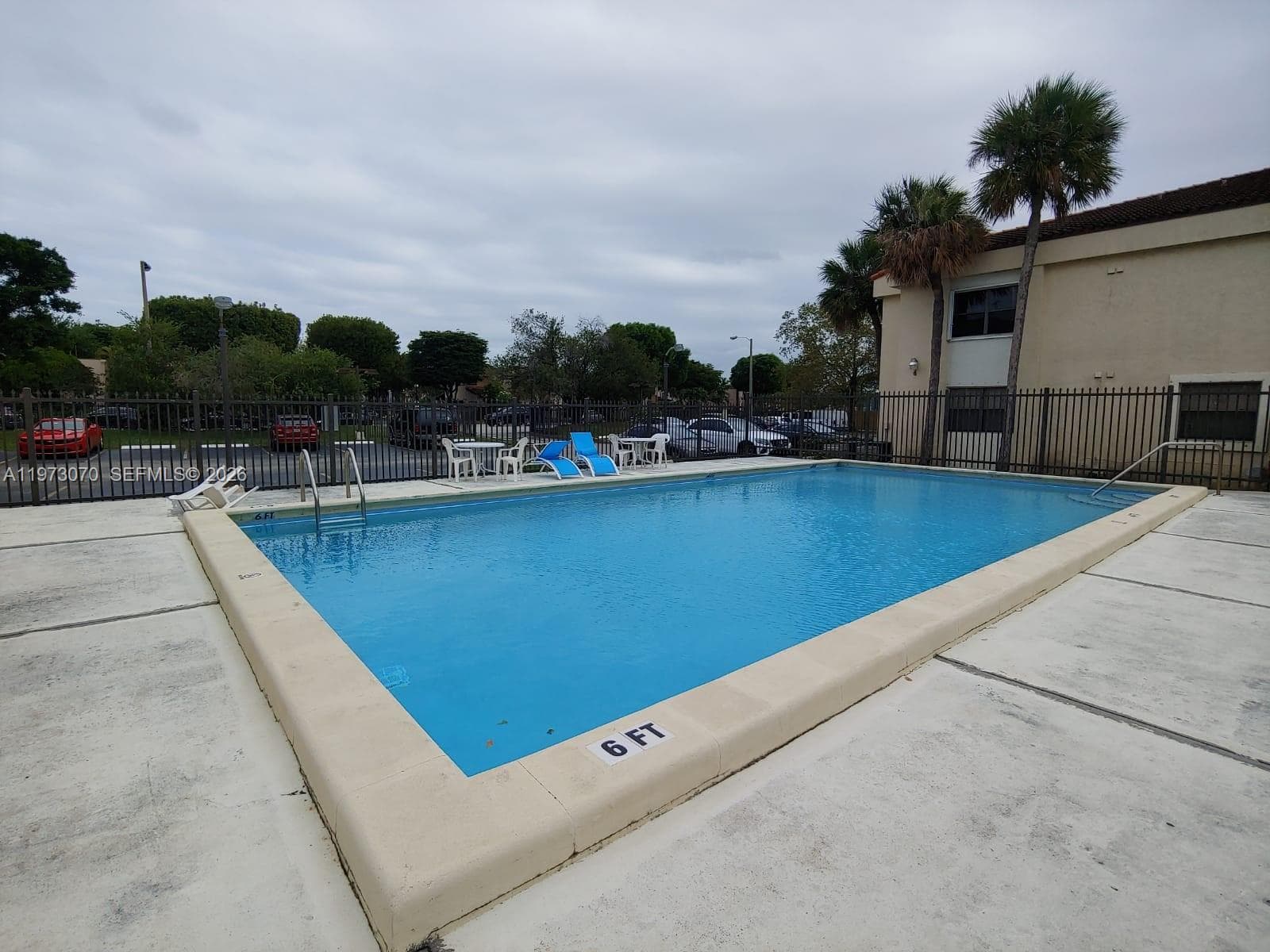 690 W Park Dr # 204, Miami FL 33172 — 55
