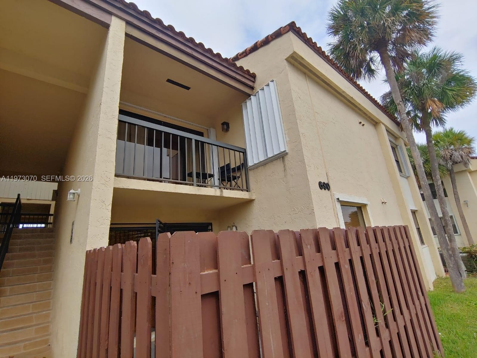 690 W Park Dr # 204, Miami FL 33172 — 59