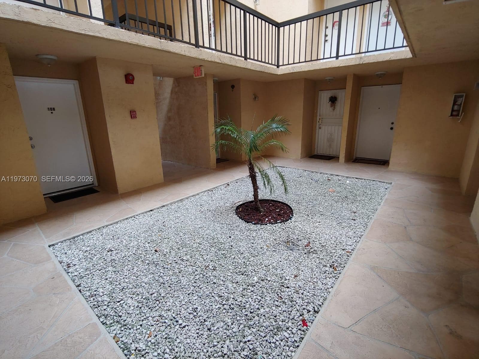 690 W Park Dr # 204, Miami FL 33172 — 50