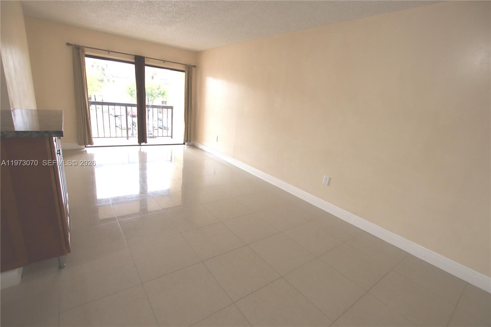 690 W Park Dr # 204, Miami FL 33172 — 19