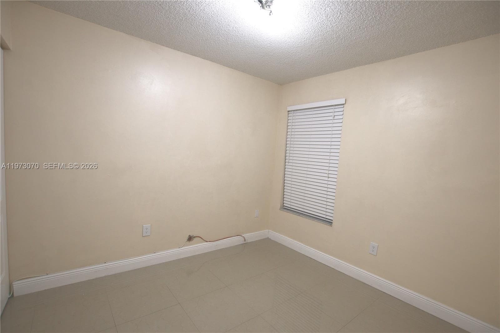 690 W Park Dr # 204, Miami FL 33172 — 35