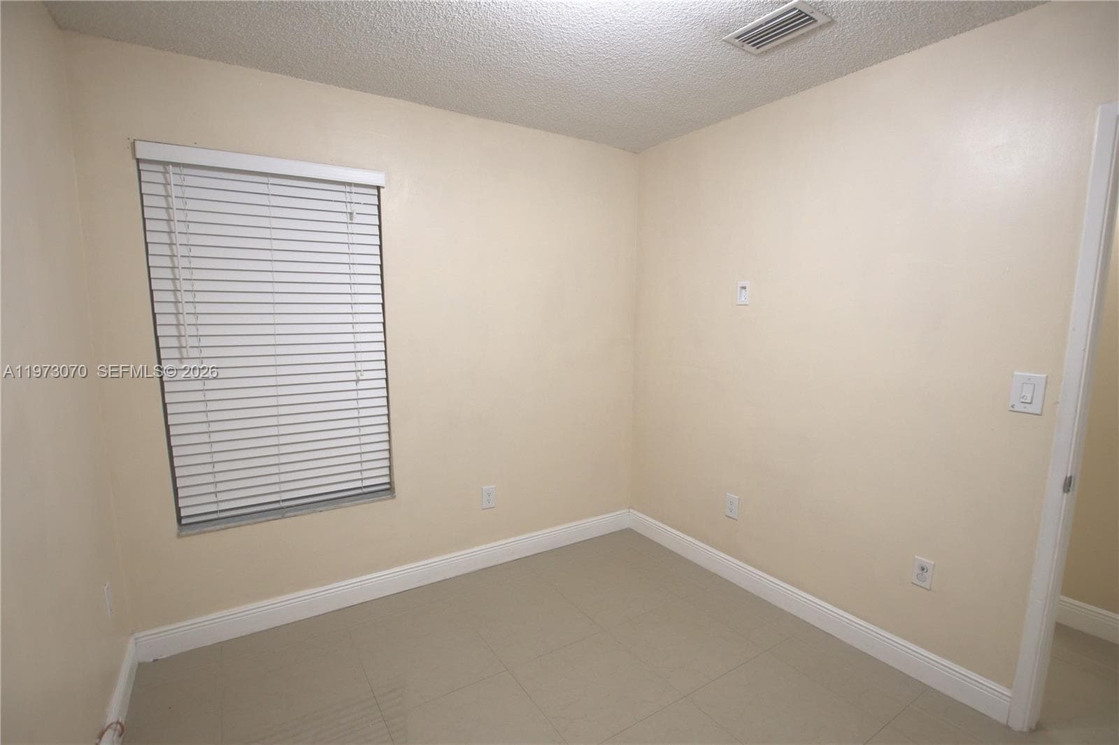 690 W Park Dr # 204, Miami FL 33172 — 39