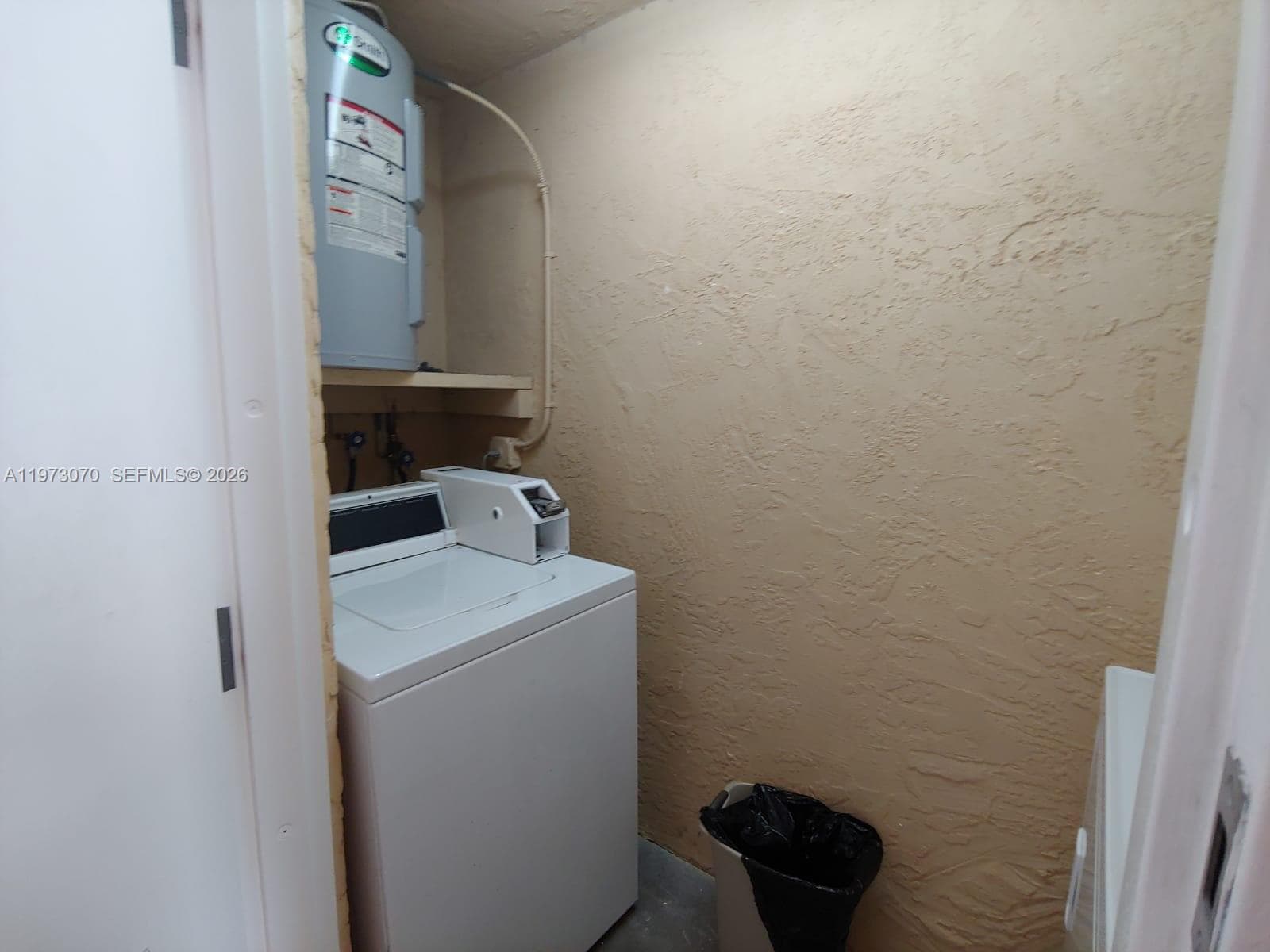 690 W Park Dr # 204, Miami FL 33172 — 60