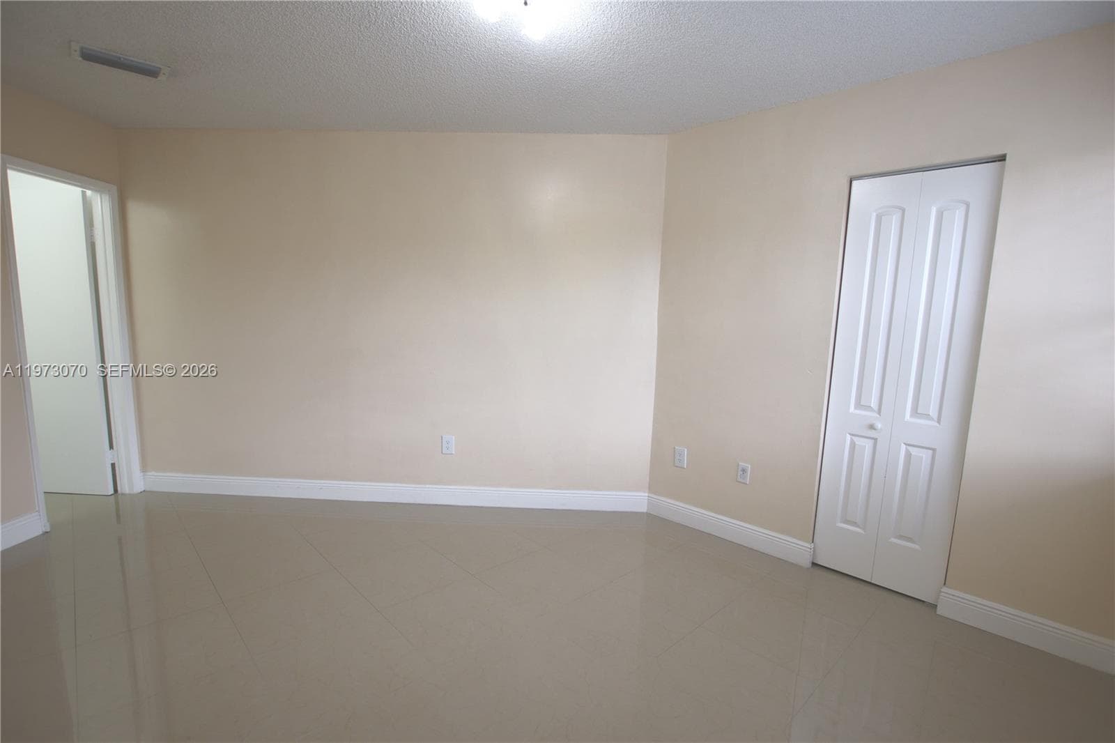 690 W Park Dr # 204, Miami FL 33172 — 29