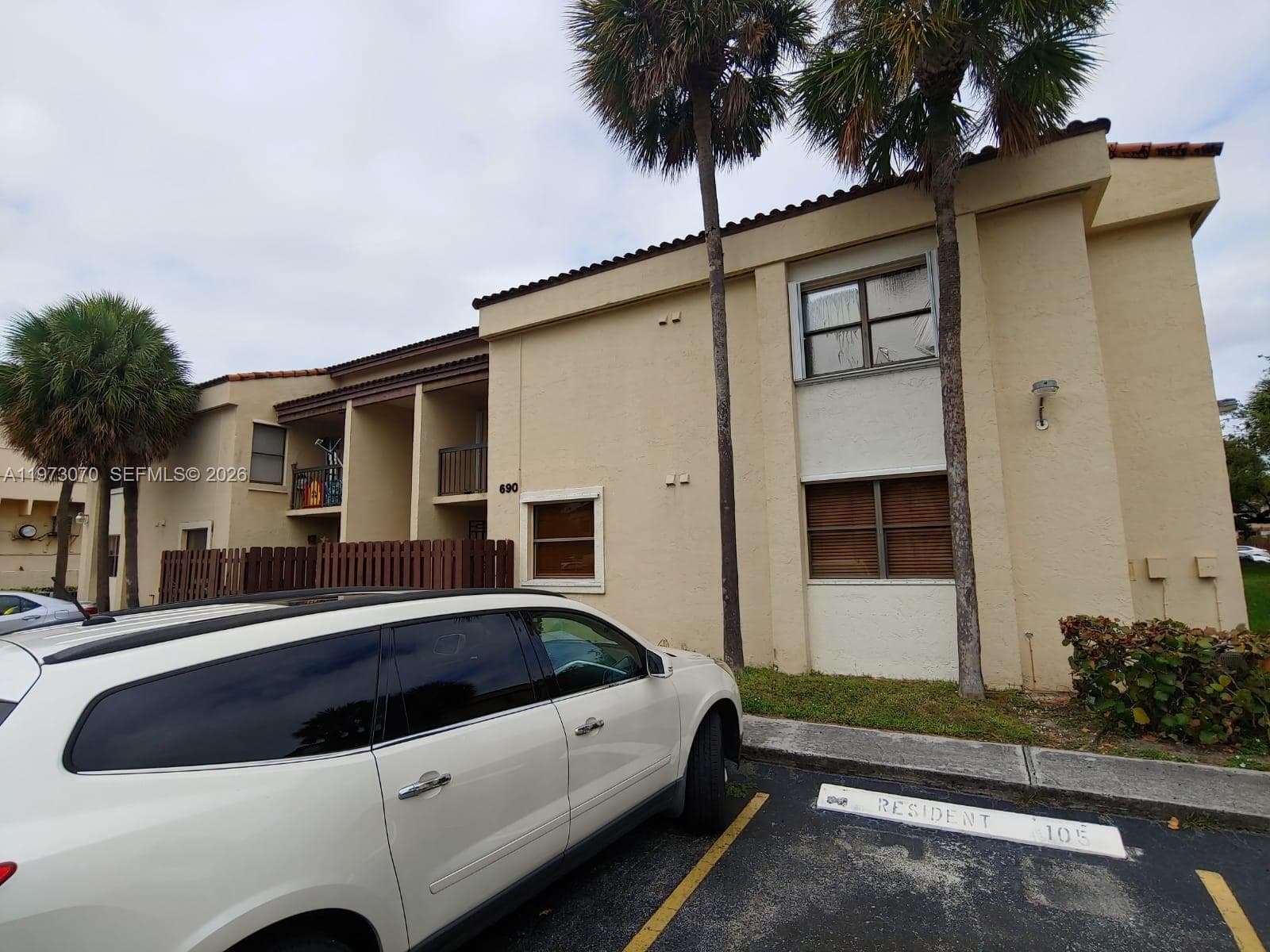 690 W Park Dr # 204, Miami FL 33172 — 4