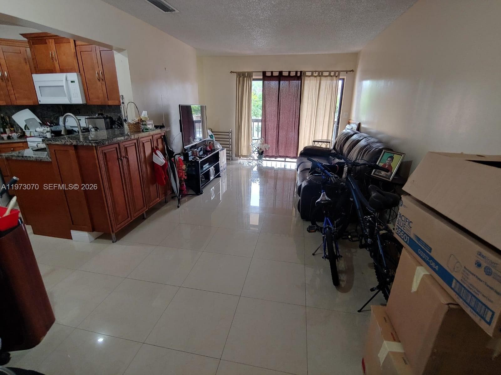 690 W Park Dr # 204, Miami FL 33172 — 25
