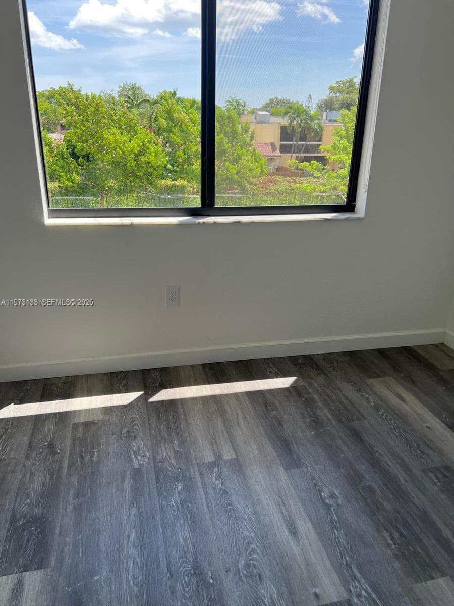 20564 NE 5th Pl, Miami FL 33179 — 27
