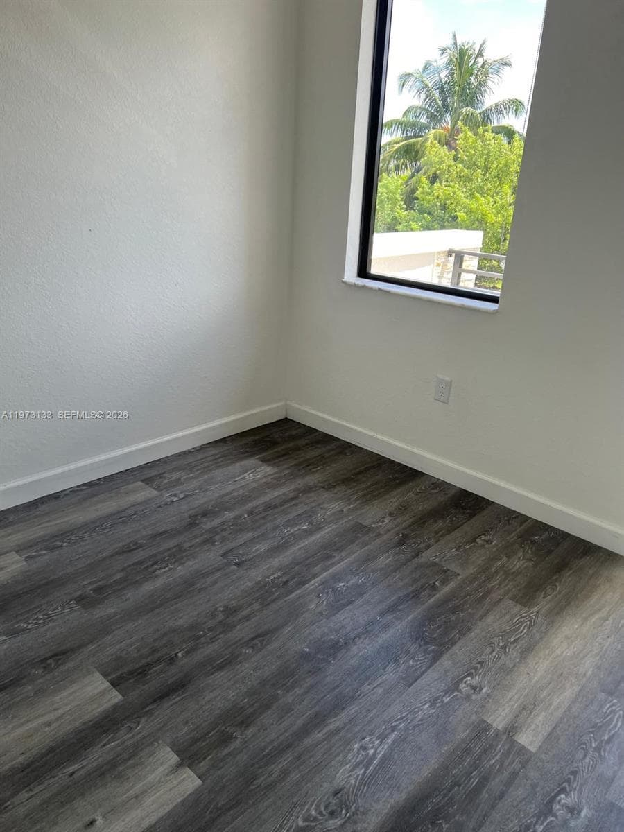 20564 NE 5th Pl, Miami FL 33179 — 28