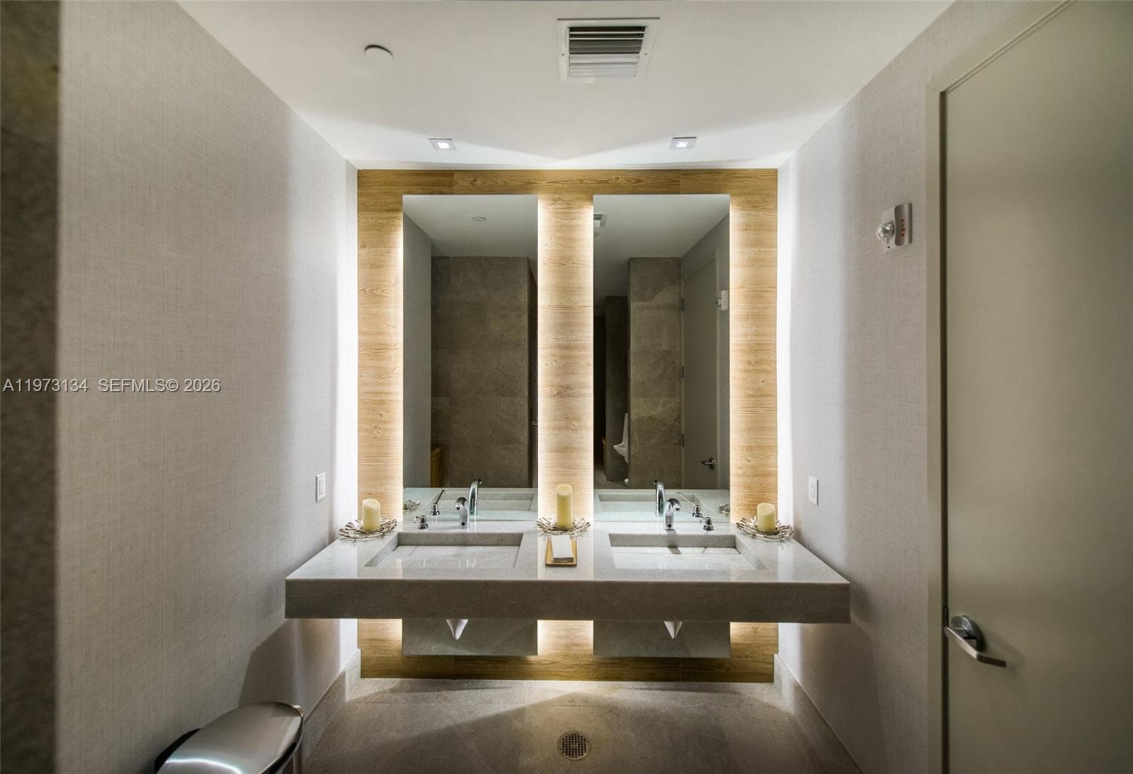 1010 Brickell Ave # 3010, Miami FL 33131 — 32
