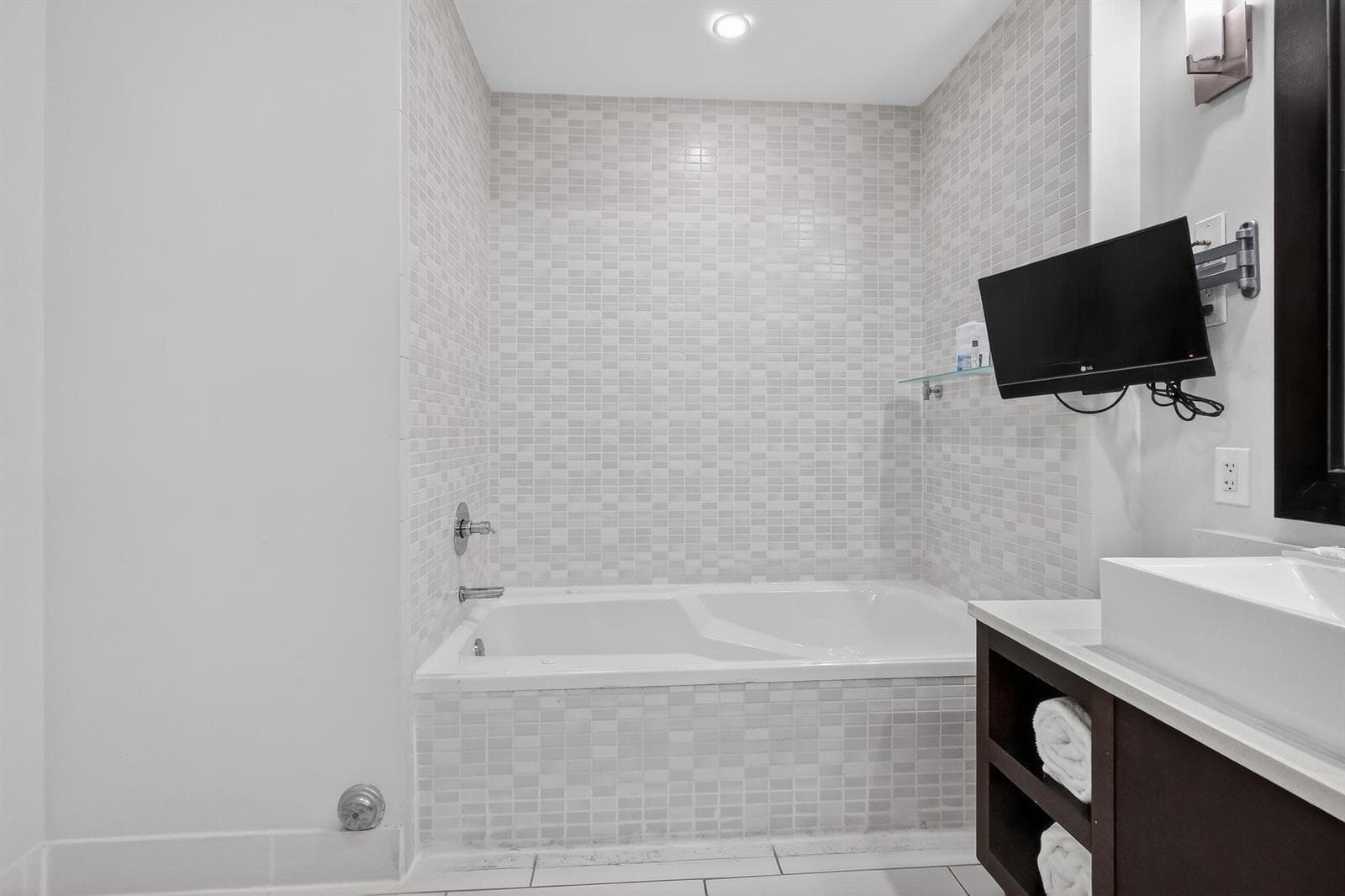 5300 NW 87th Avenue # 1215, Doral FL 33178 — 19