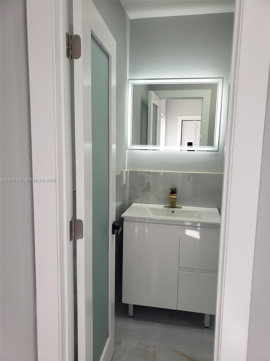 150 NE 169th Ter, North Miami Beach FL 33162 — 32