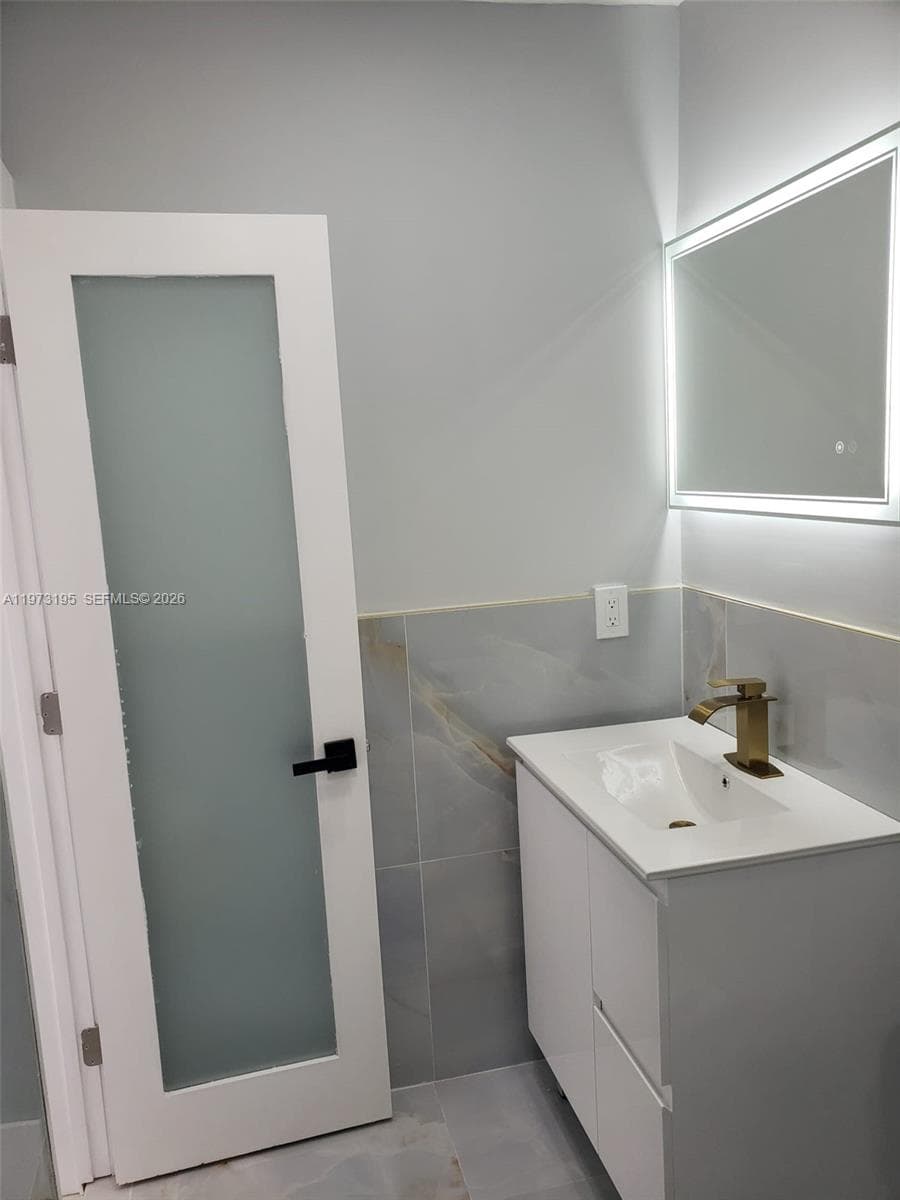 150 NE 169th Ter, North Miami Beach FL 33162 — 33