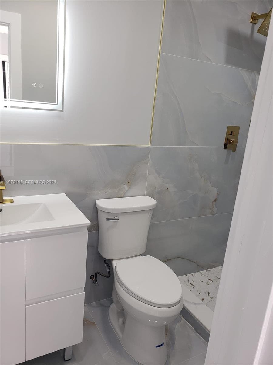 150 NE 169th Ter, North Miami Beach FL 33162 — 37
