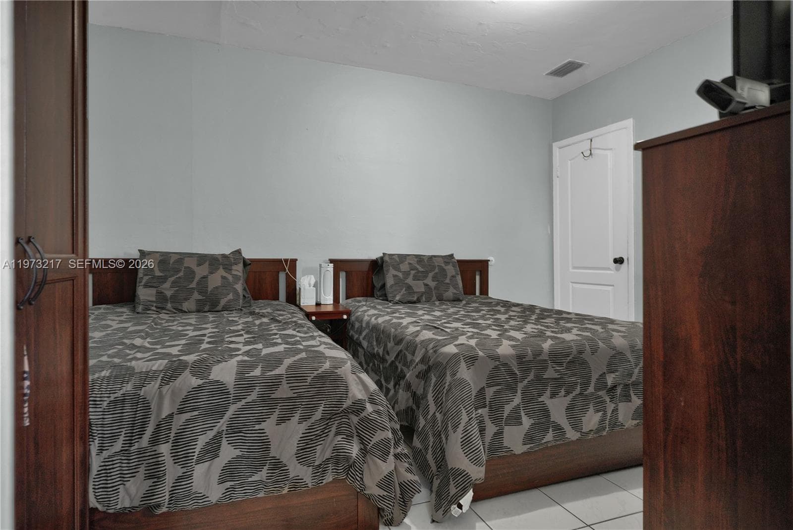 570 NE 169th St, North Miami Beach FL 33162 — 16
