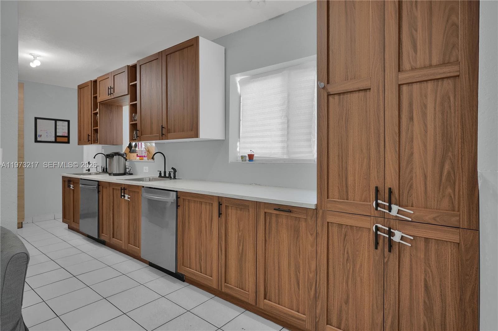 570 NE 169th St, North Miami Beach FL 33162 — 7