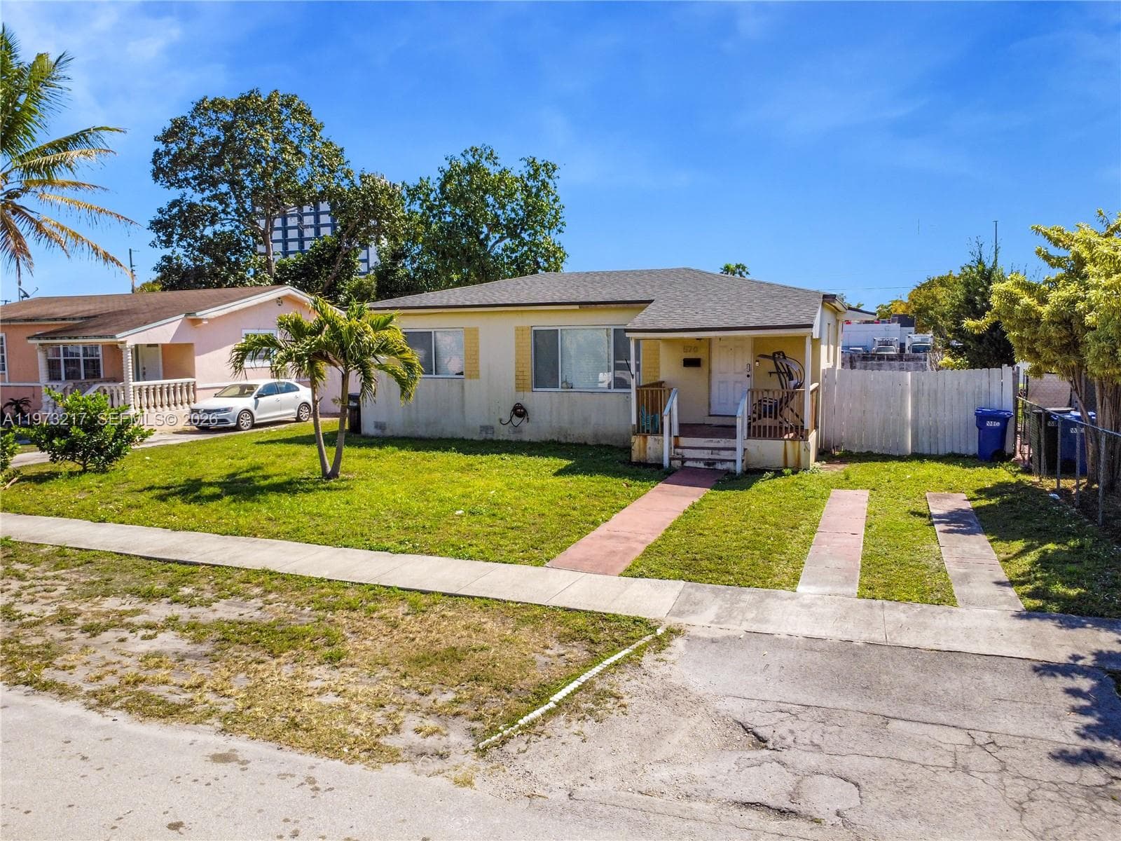 570 NE 169th St, North Miami Beach FL 33162 — 5