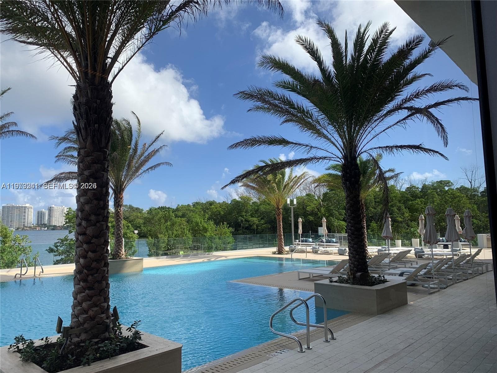 16385 Biscayne Blvd # 421, North Miami Beach FL 33160 — 24