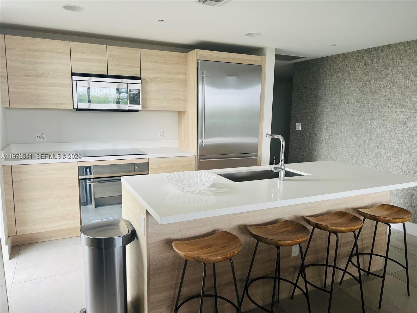 16385 Biscayne Blvd # 421, North Miami Beach FL 33160 — 10