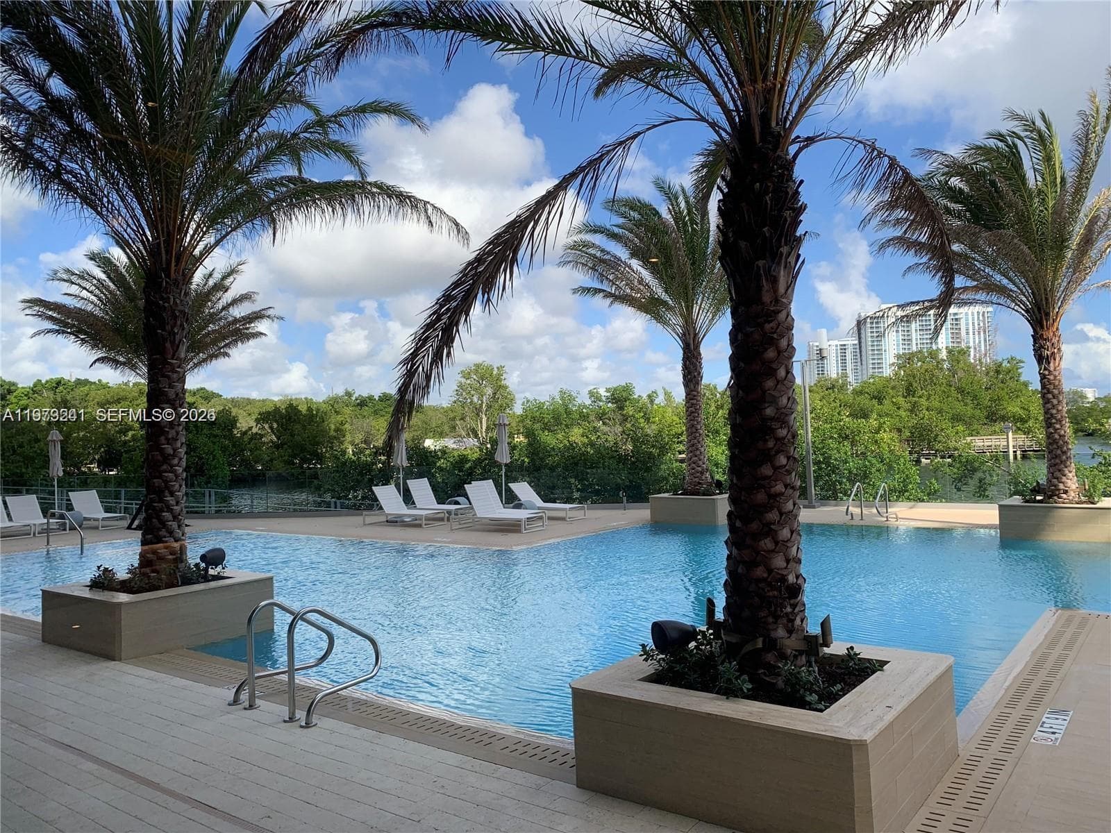 16385 Biscayne Blvd # 421, North Miami Beach FL 33160 — 25
