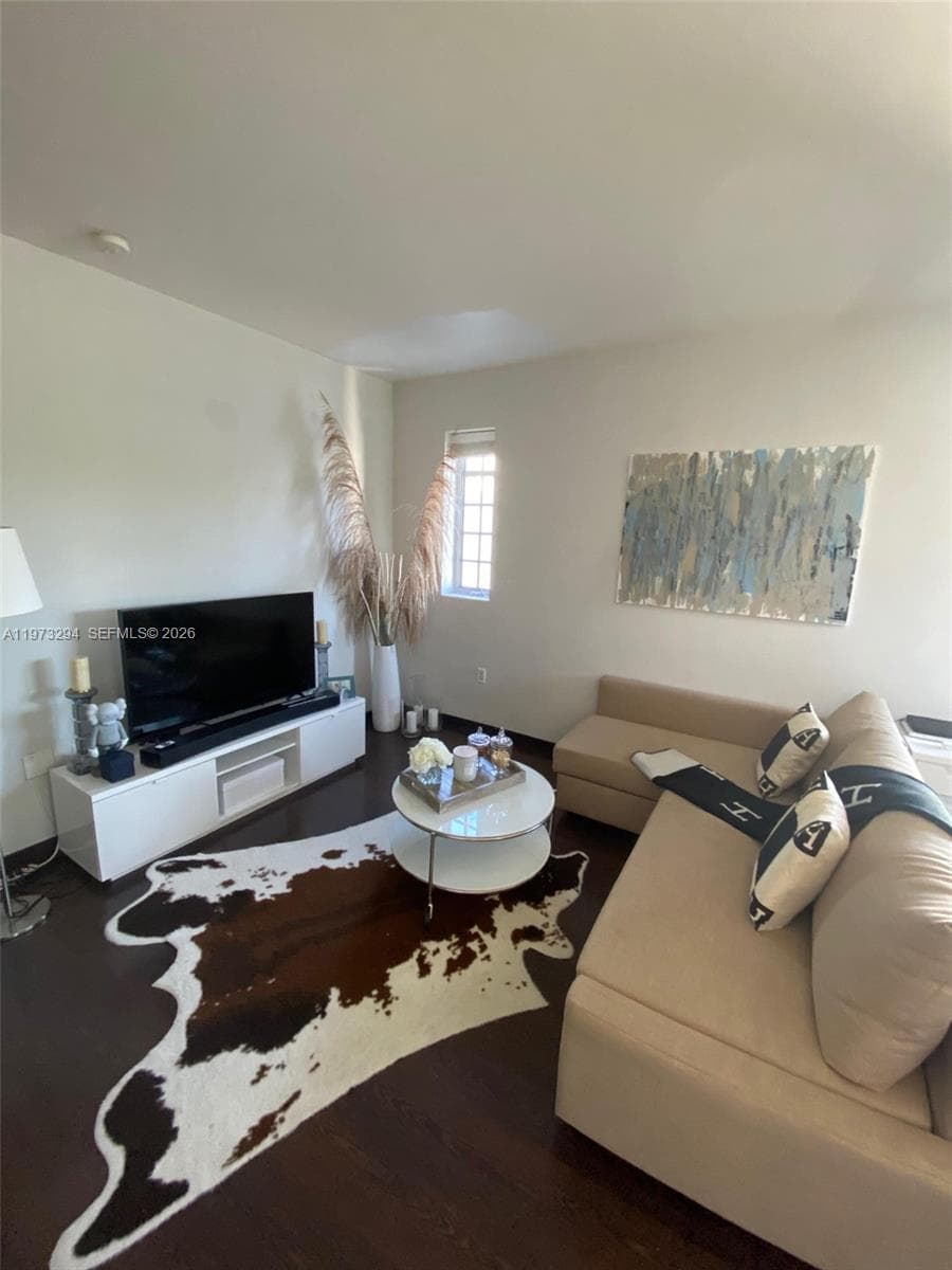 435 21st St # 307, Miami Beach FL 33139 — 3