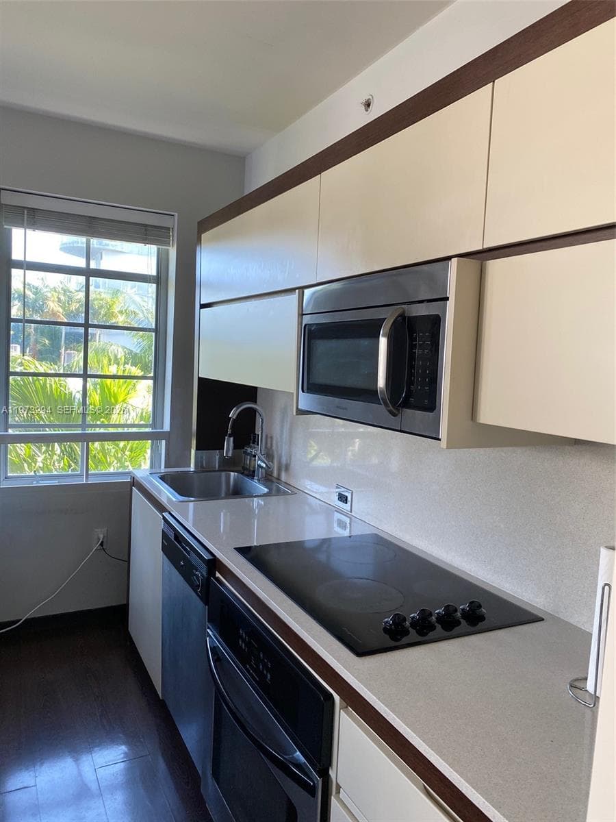 435 21st St # 307, Miami Beach FL 33139 — 5