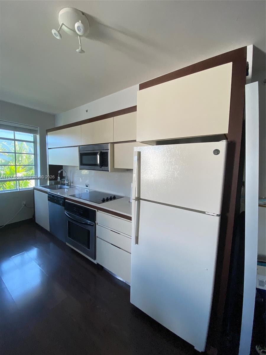 435 21st St # 307, Miami Beach FL 33139 — 8