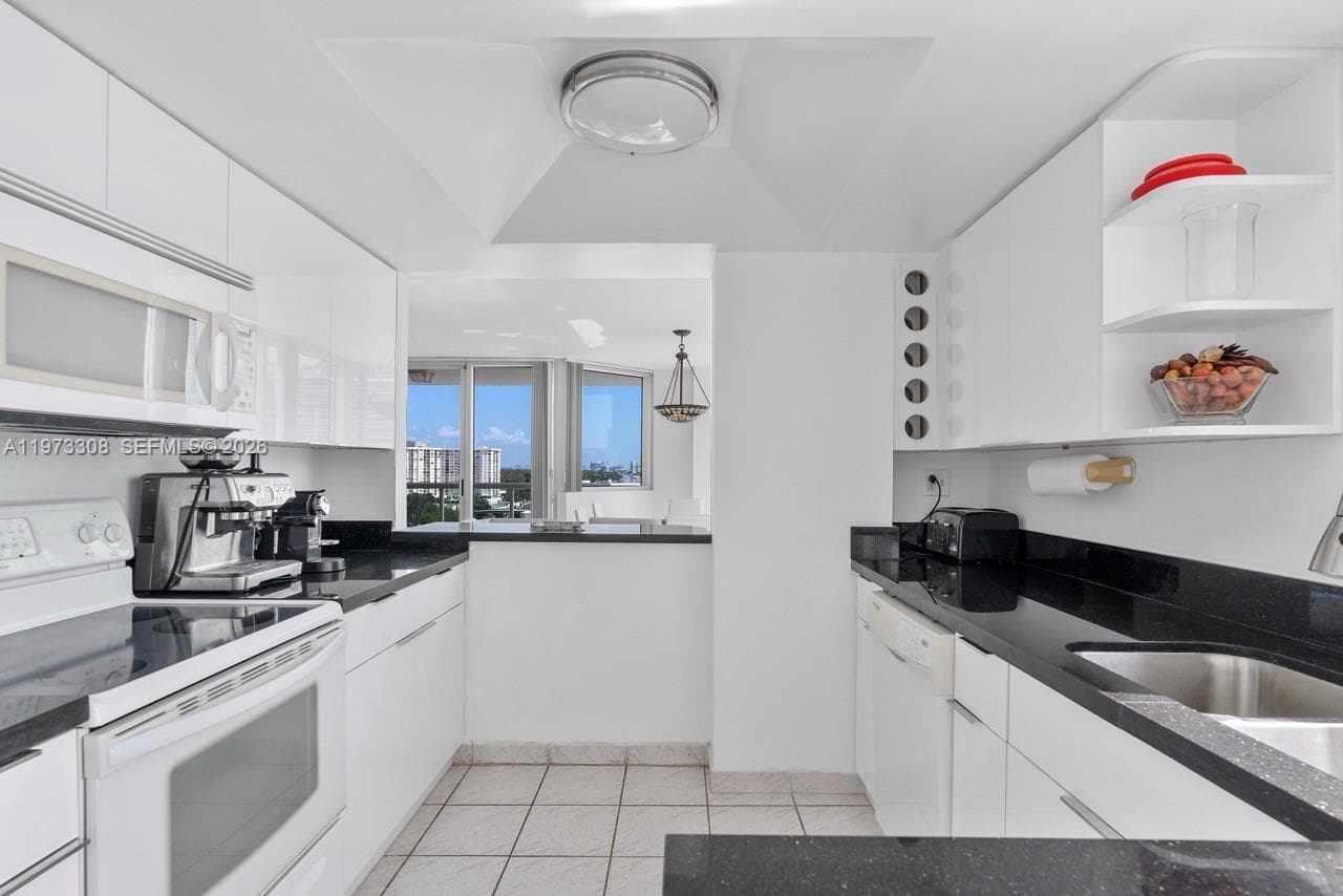 3411 Indian Creek Dr, Miami Beach FL 33140 — 17