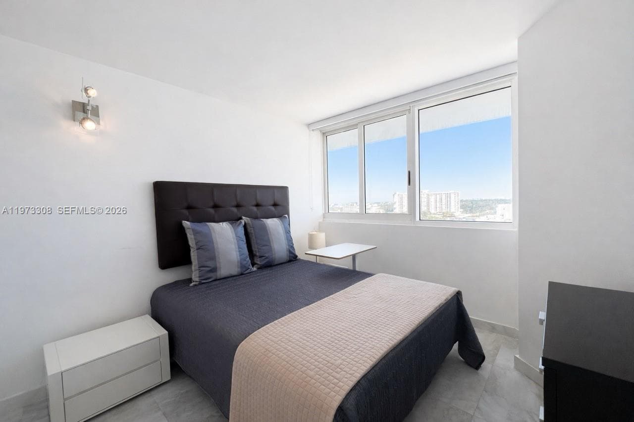 3411 Indian Creek Dr, Miami Beach FL 33140 — 32