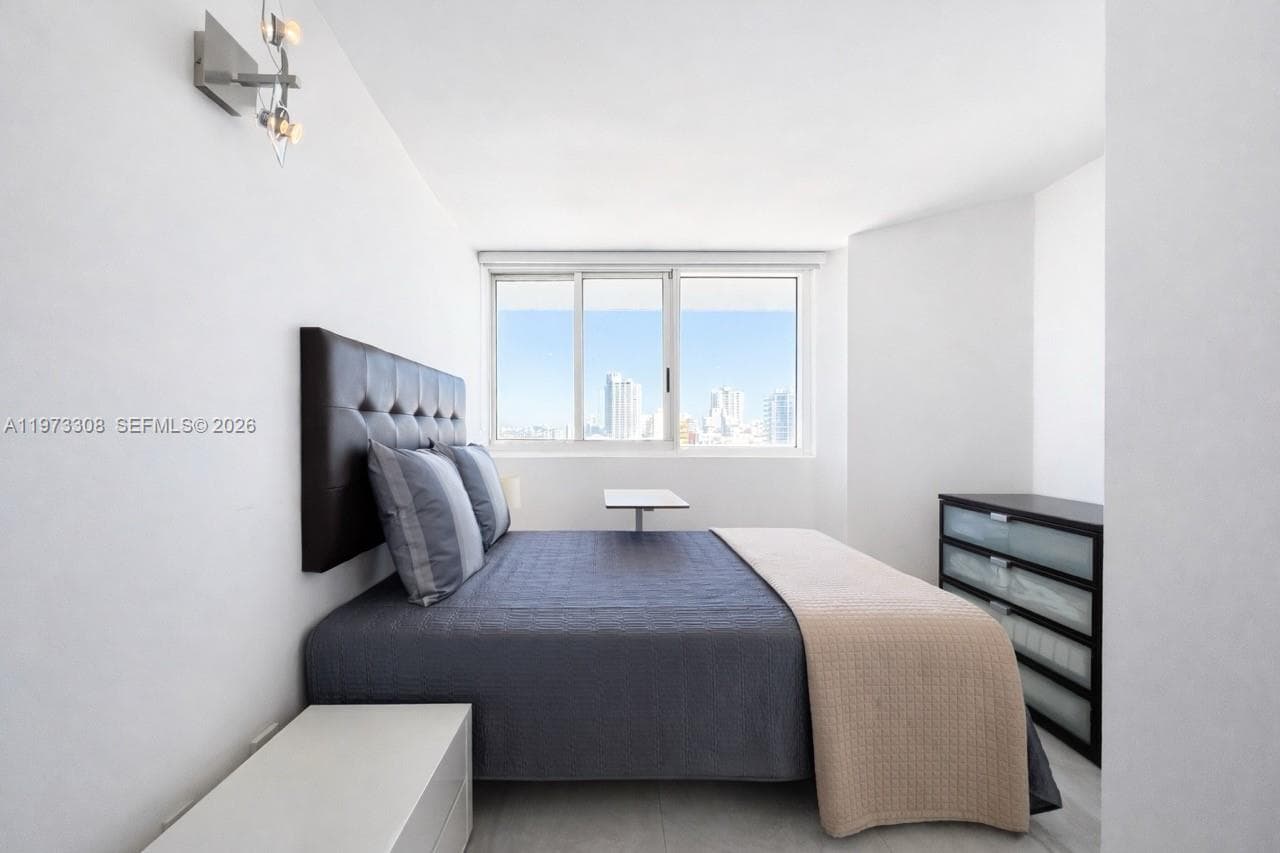 3411 Indian Creek Dr, Miami Beach FL 33140 — 31
