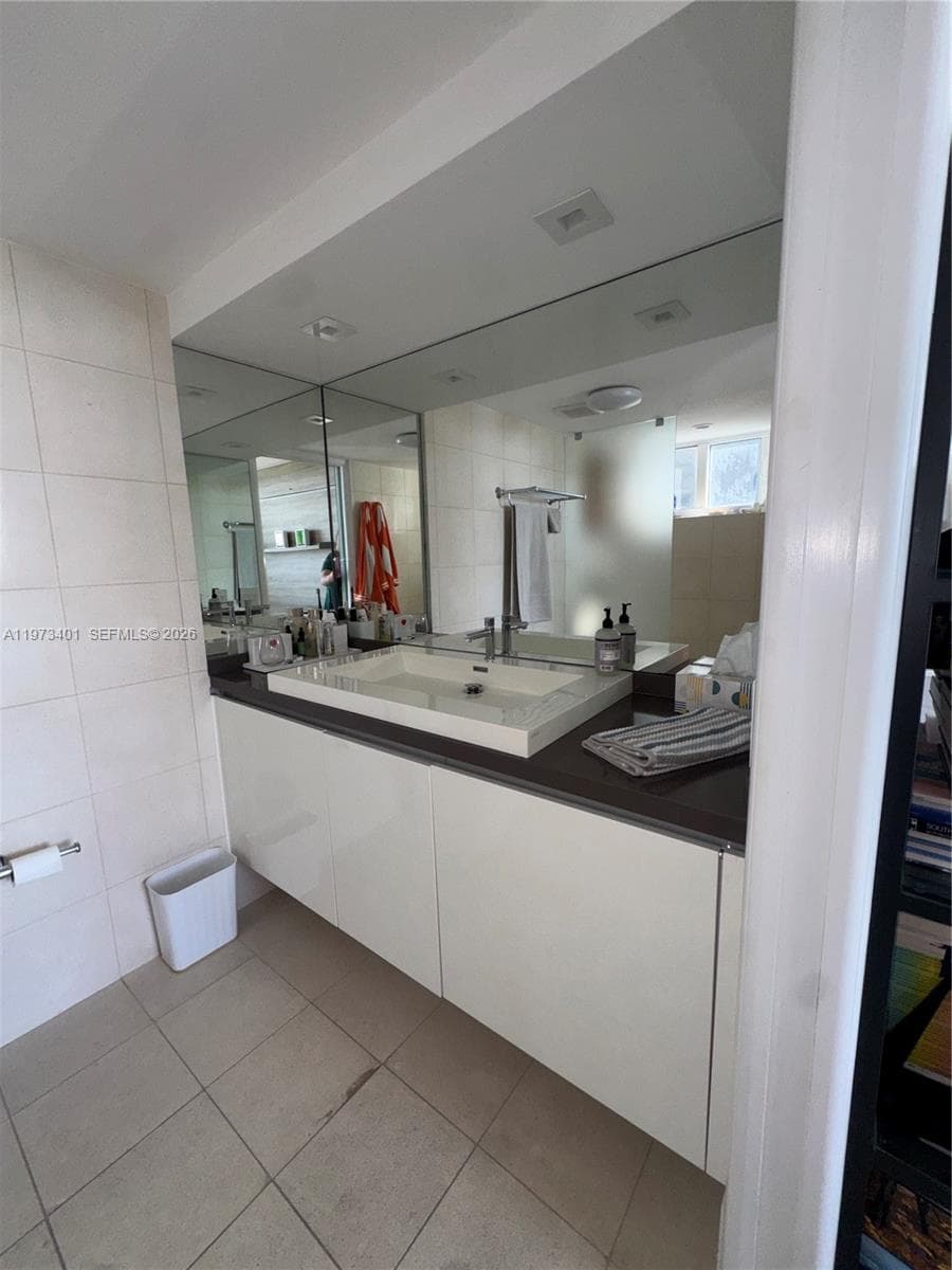 2457 Collins Ave # 405, Miami Beach FL 33140 — 10