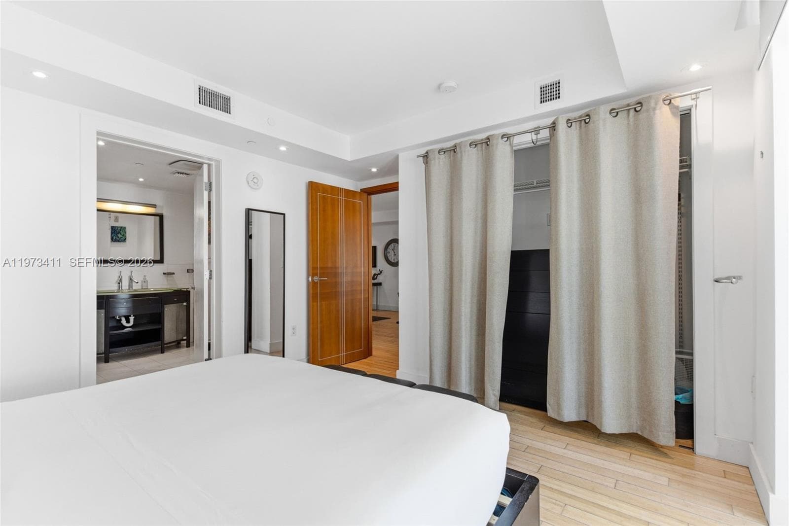 448 Ocean Dr # 303, Miami Beach FL 33139 — 21