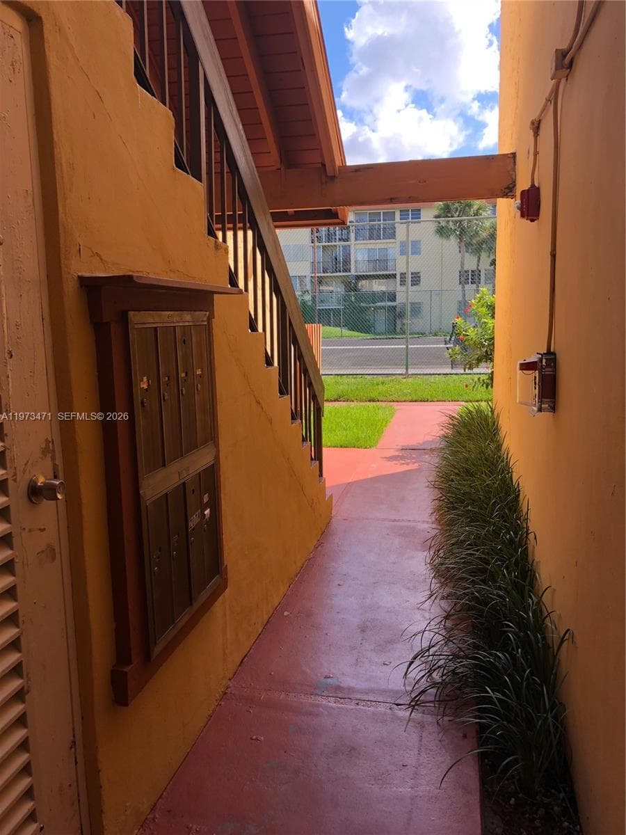 8883 Fontainebleau Blvd # A, Miami FL 33172 — 6