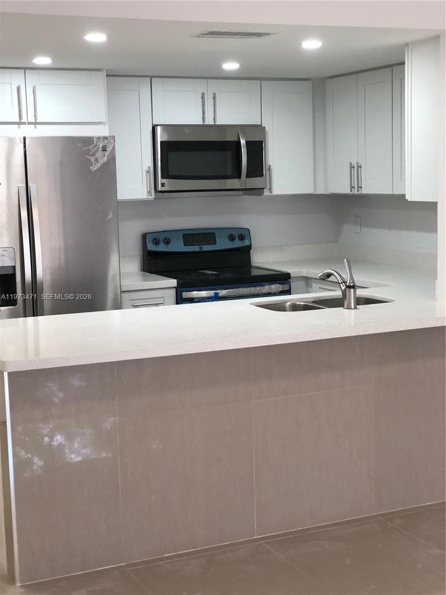 8883 Fontainebleau Blvd # A, Miami FL 33172 — 3
