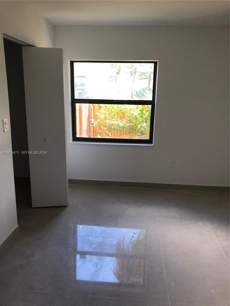 8883 Fontainebleau Blvd # A, Miami FL 33172 — 9