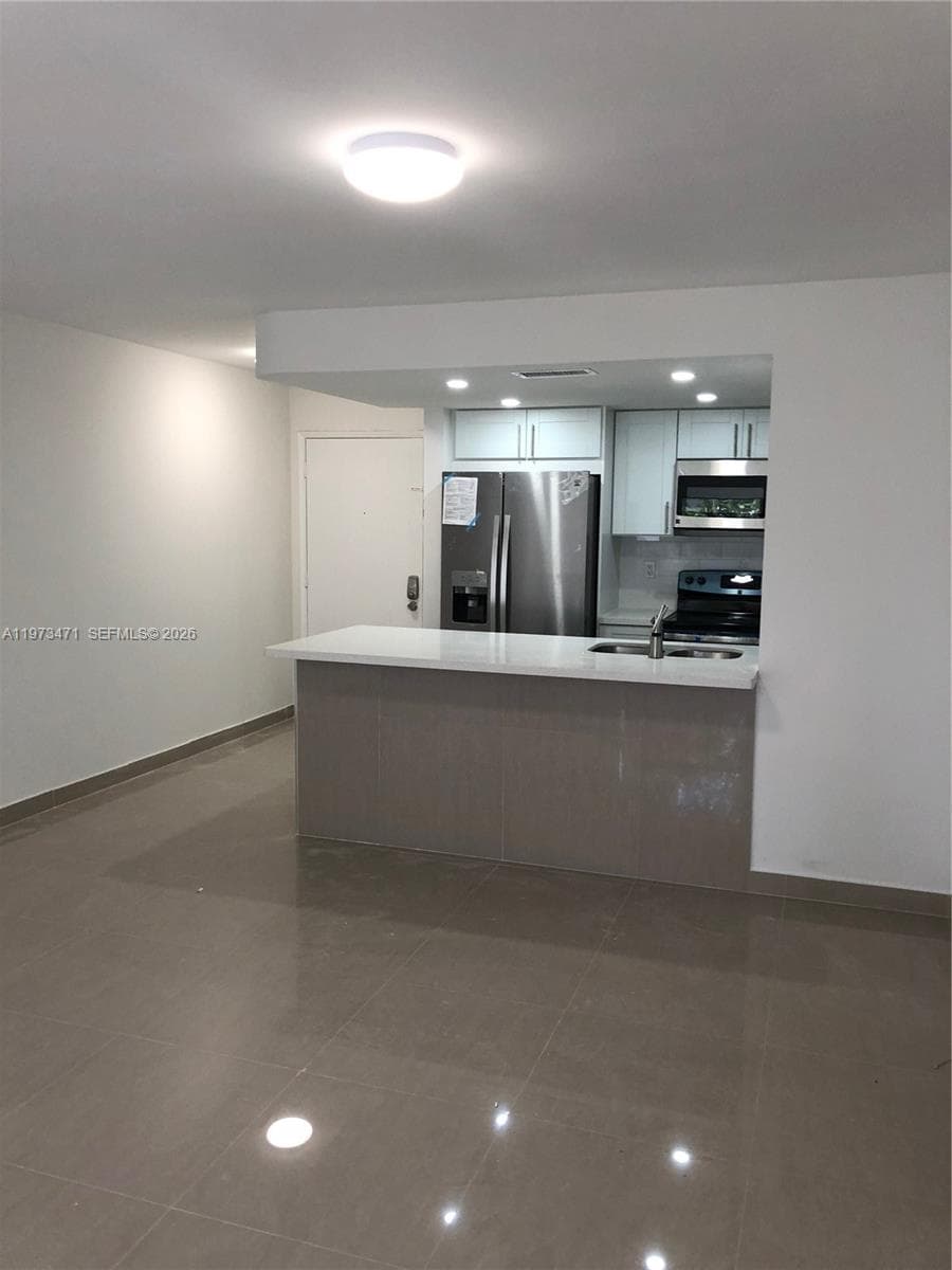 8883 Fontainebleau Blvd # A, Miami FL 33172 — 4