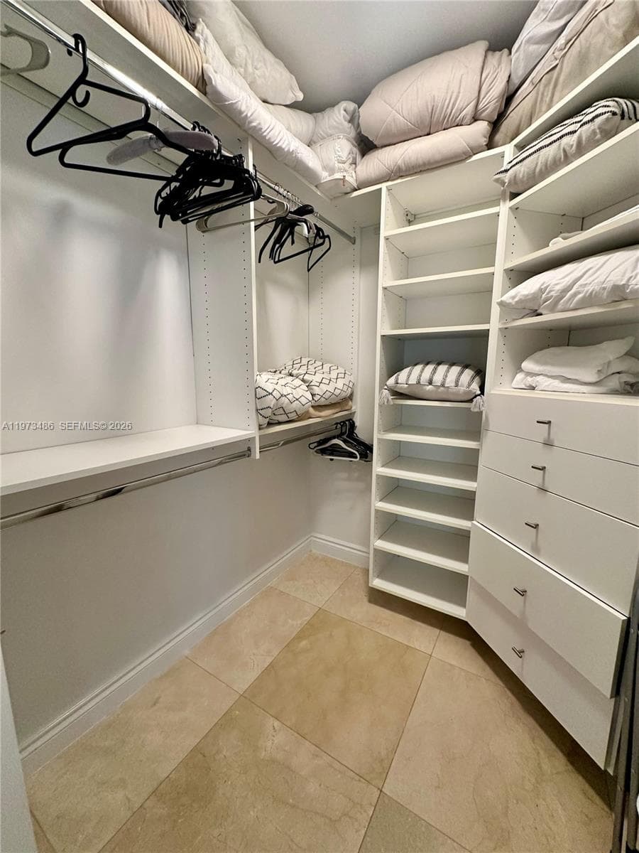4775 Collins Ave # 2407, Miami Beach FL 33140 — 6