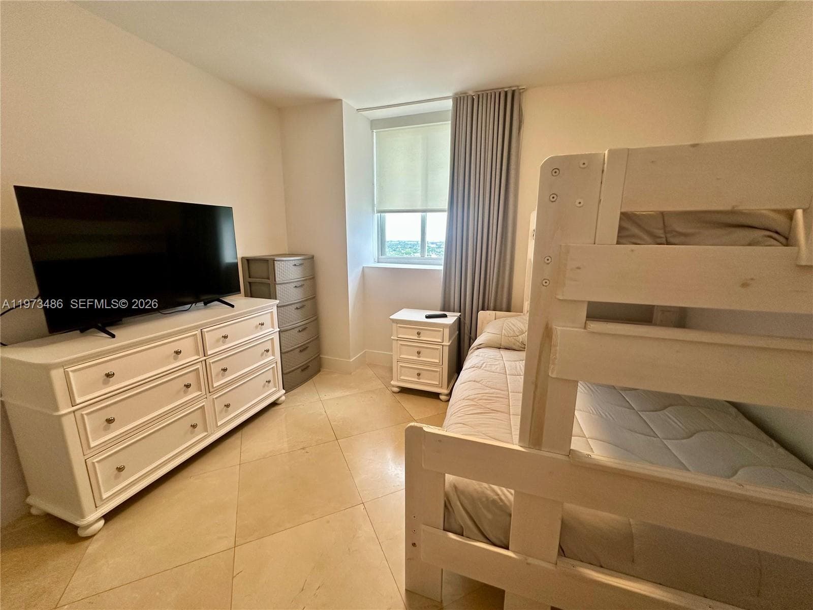 4775 Collins Ave # 2407, Miami Beach FL 33140 — 8